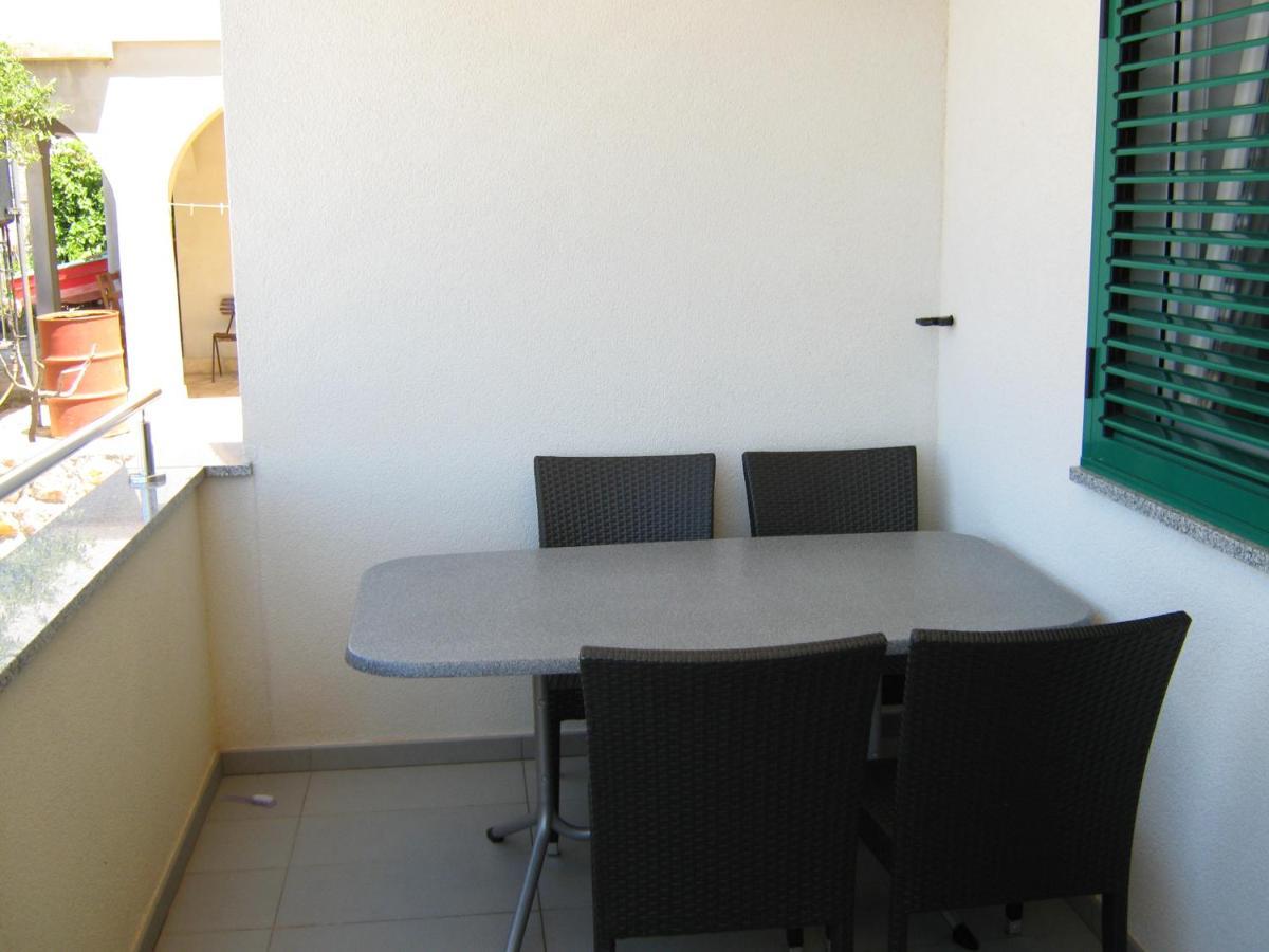 Villa Luce Apartment House Karlobag Bagian luar foto