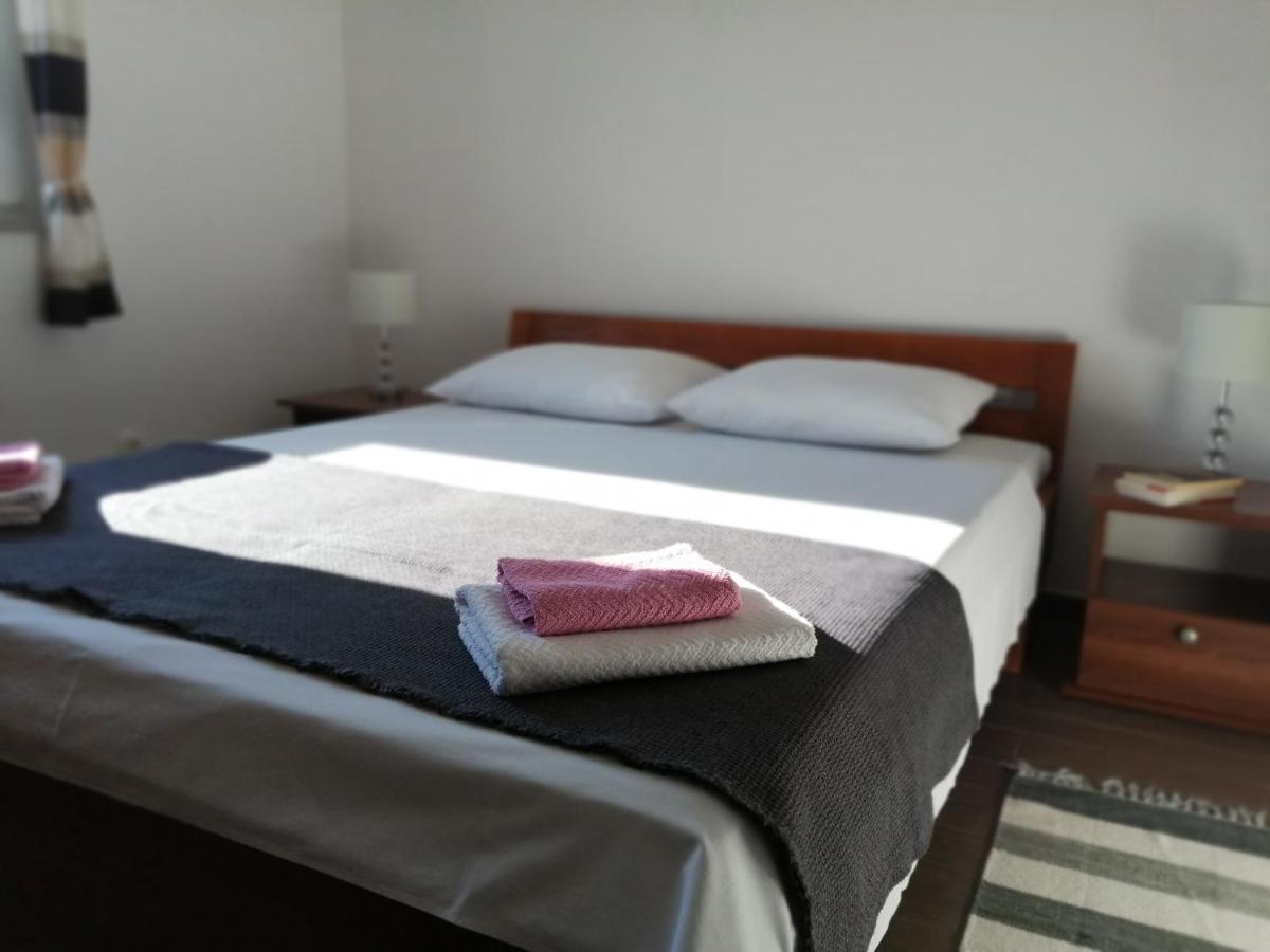 Villa Luce Apartment House Karlobag Bagian luar foto
