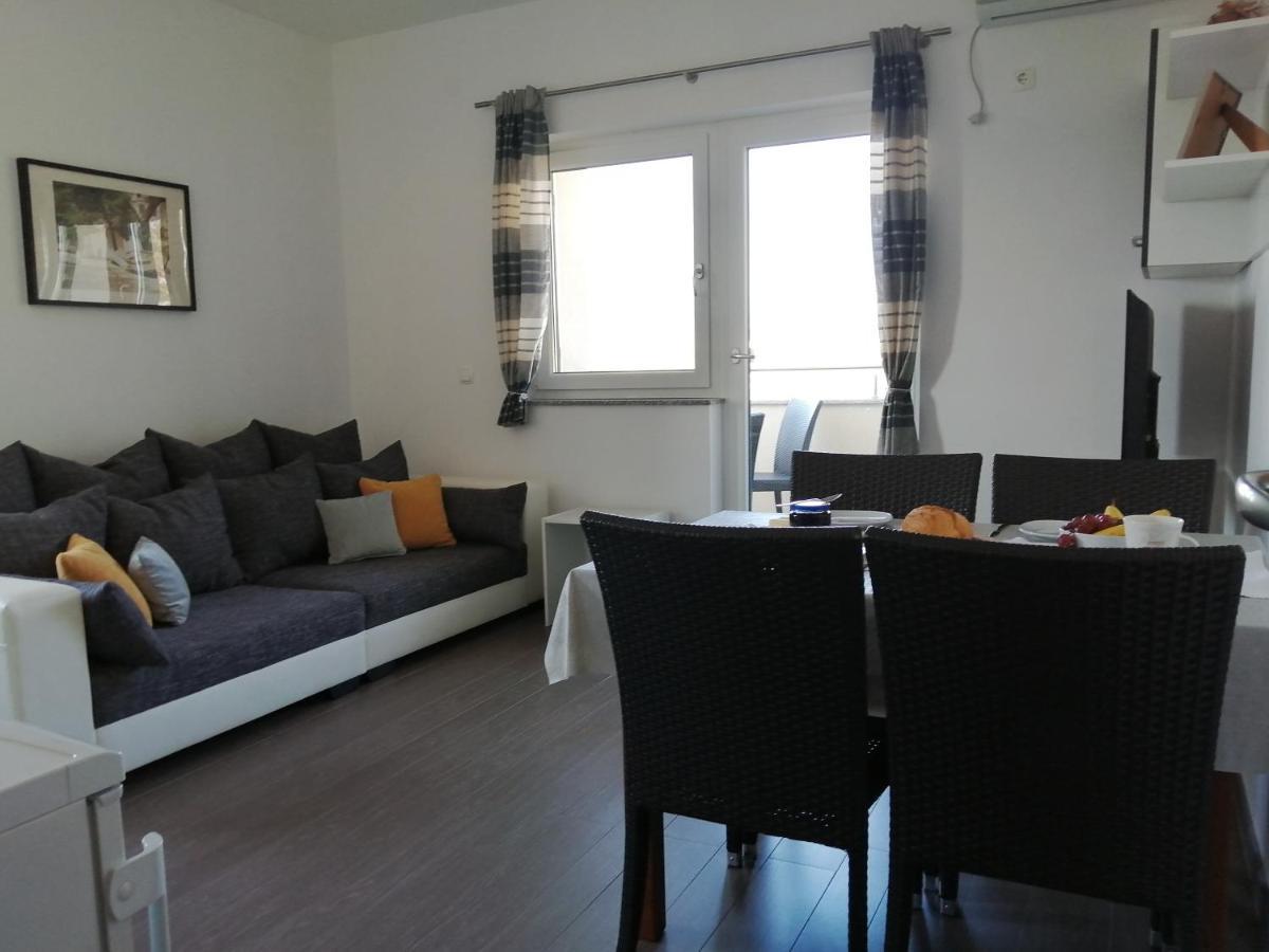 Villa Luce Apartment House Karlobag Bagian luar foto