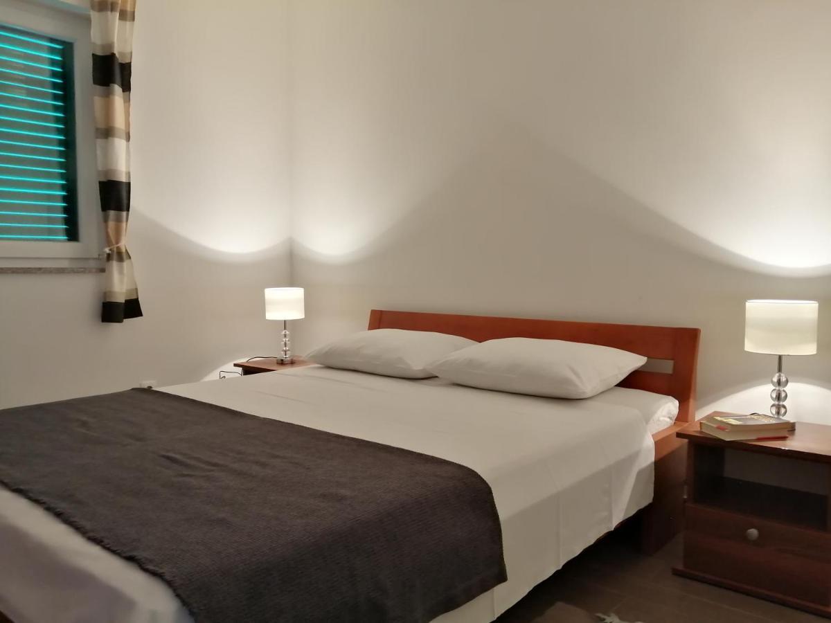 Villa Luce Apartment House Karlobag Bagian luar foto