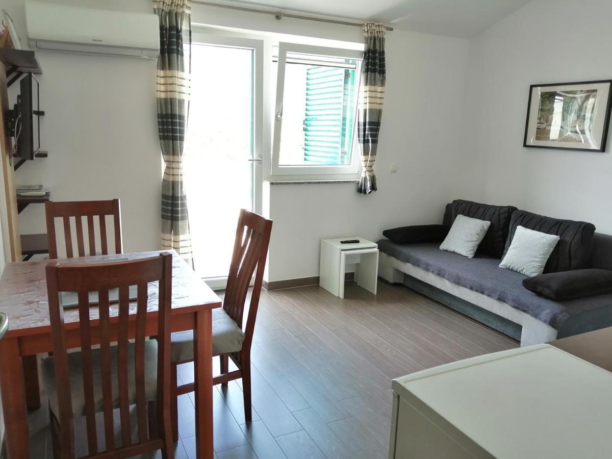 Villa Luce Apartment House Karlobag Bagian luar foto