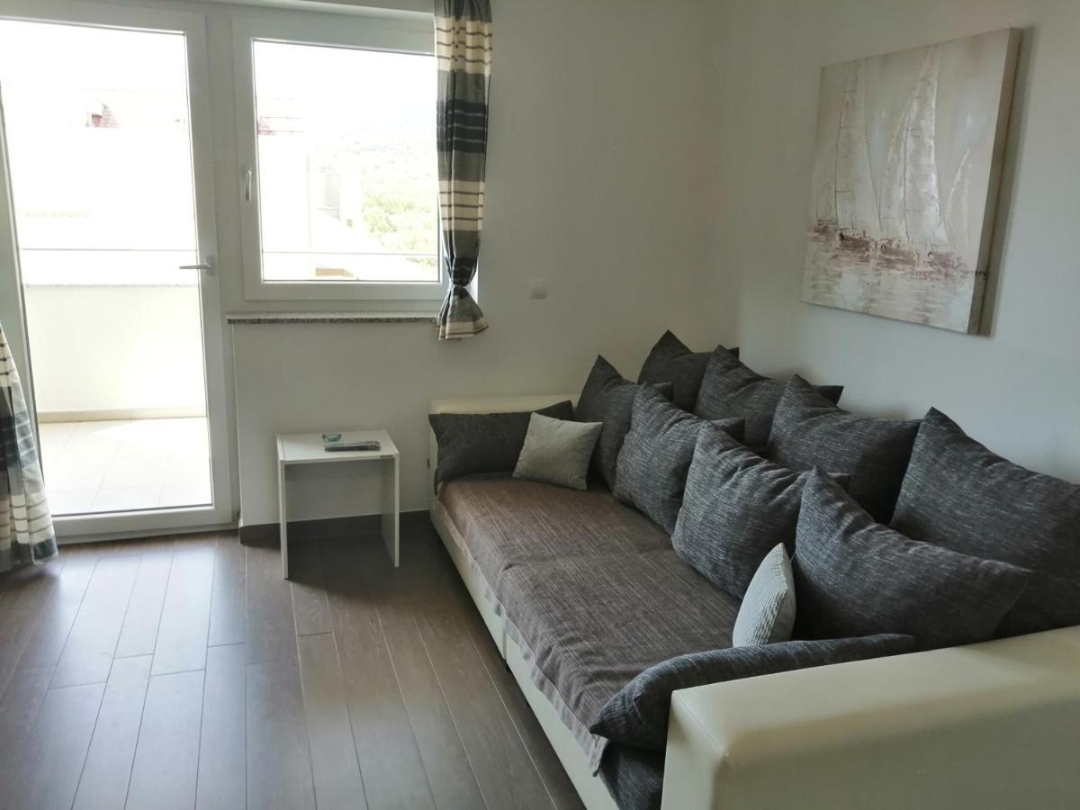 Villa Luce Apartment House Karlobag Bagian luar foto