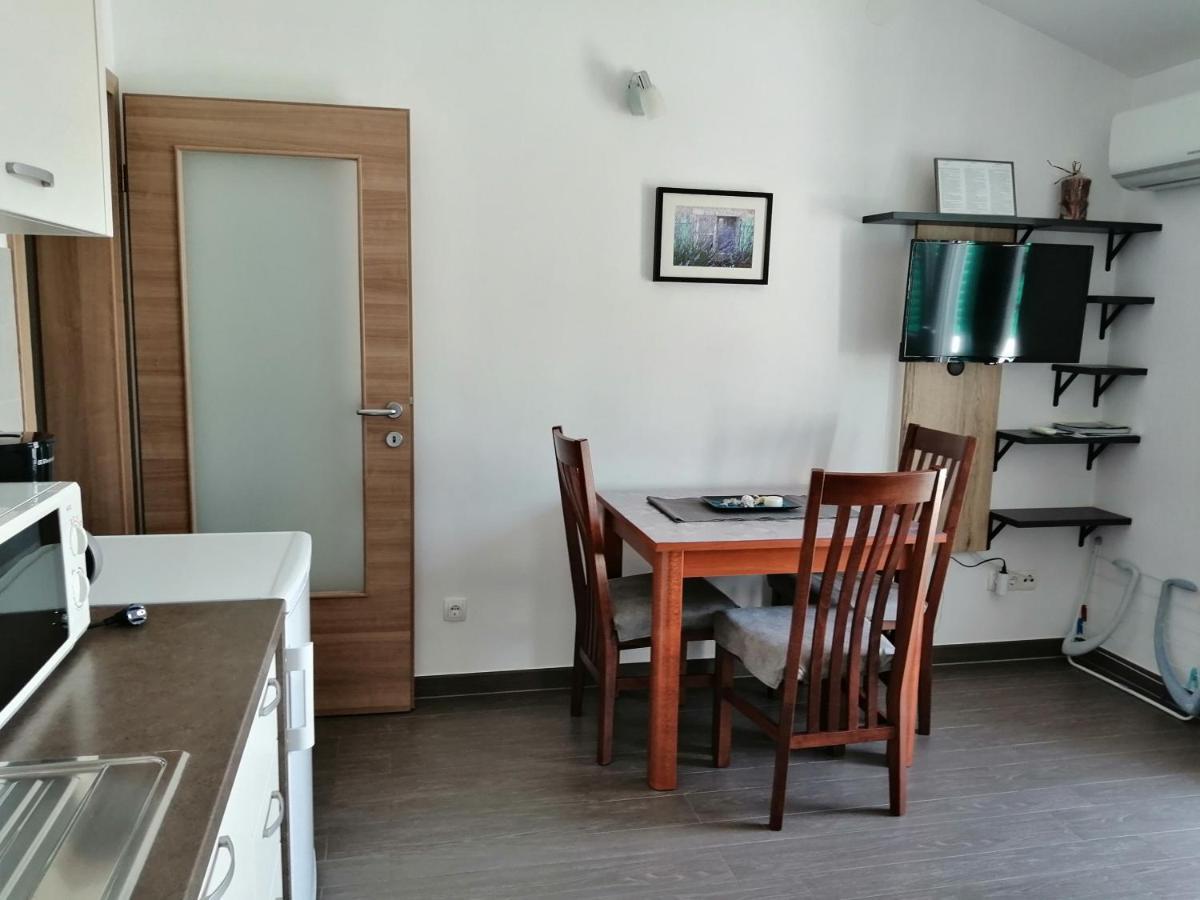 Villa Luce Apartment House Karlobag Bagian luar foto
