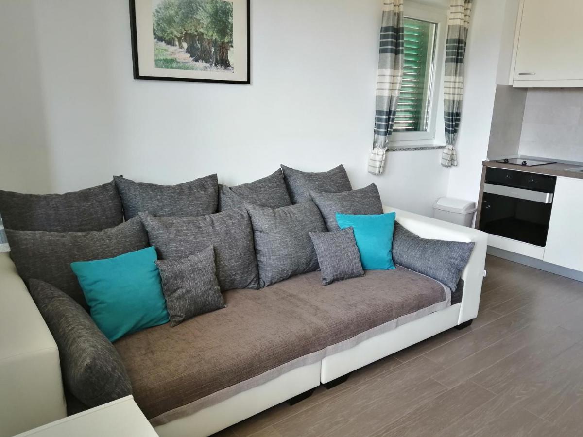 Villa Luce Apartment House Karlobag Bagian luar foto