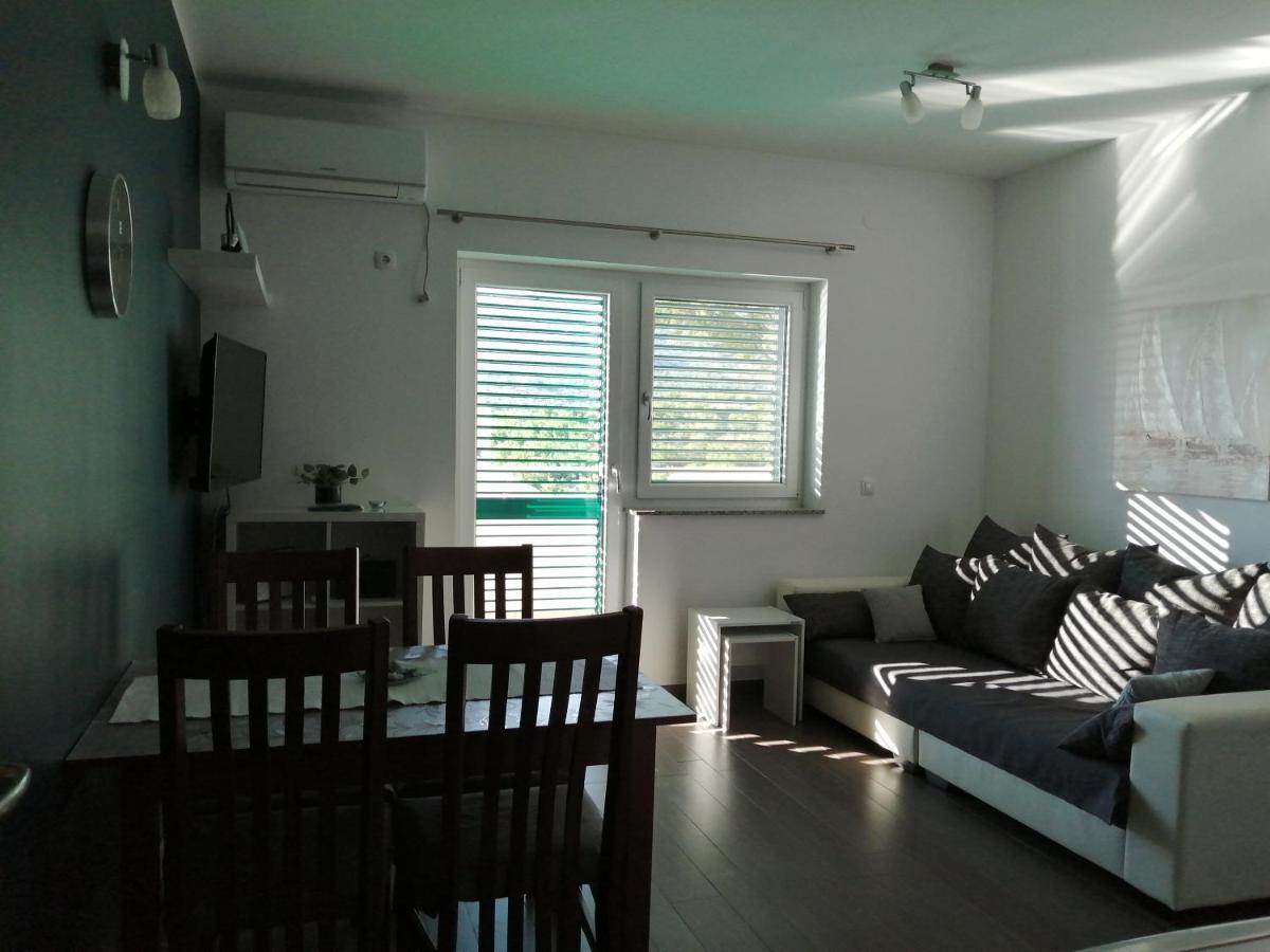 Villa Luce Apartment House Karlobag Bagian luar foto